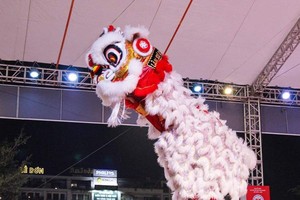 精英堂为参加守德市龙狮梅花桶公开赛作准备。