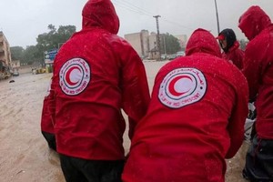 红新月会团队正在支持受利比亚东北部洪灾影响的社区。（图：联合国）