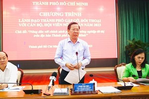 关心农民物质与精神生活