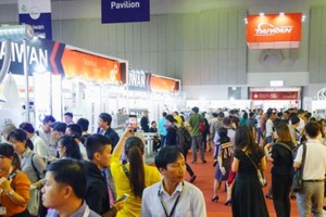 辅助木制品产业建立智能工厂