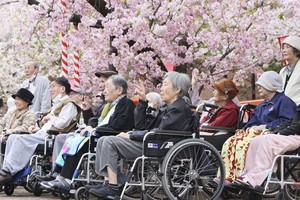 日本厚生劳动省15日发布的数据显示，日本百岁老人人数连续53年创新高，超过9.2万人。（图：互联网）