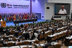 当地时间2023年9月16日，古巴哈瓦那，巴西总统卢拉·达席尔瓦在“77国集团和中国”峰会上发表演讲。（图：互联网）