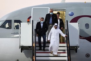 2023年9月18日，获伊朗释放的美国人抵达卡塔尔多哈机场。（图：路透社）