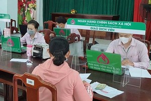 社会政策银行向贫困户提供信贷。（图：VGP）