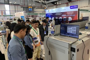 展览吸引众多业者前往参观。