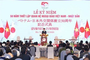 日本皇嗣秋筱宫文仁亲王在越日建交50周年纪念典礼上发言。（图：越通社）