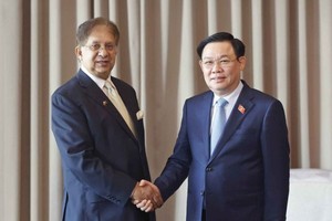 越南国会主席王廷惠会见孟加拉与越南友好协会主席莫彬‧乔杜里。