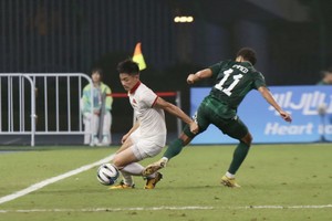 两国球队争球。（图：互联网）