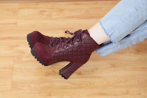 女性常穿高跟鞋会有若干危害