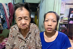 陈苏女（左）与幼女江玉萍同患病。