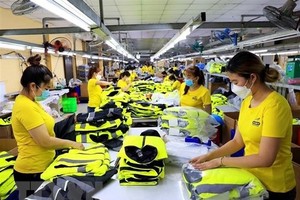 确保全部企业一提出建议就获得法律辅助，按要求解决、排除法律问题及困难。