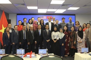 马来西亚国庆招待会上诸位领导和贵宾合照留念。