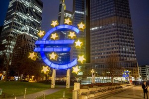 欧洲央行9月将欧元区三大关键利率均上调25个基点，自去年7月以来，欧洲央行已连续10次加息。（图：AP）