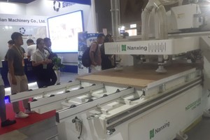 投资引进自动化机械设备是木制品企业可持续发展的新趋势。