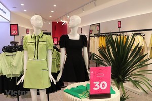 值越南妇女节，许多服装店推出了促销活动。