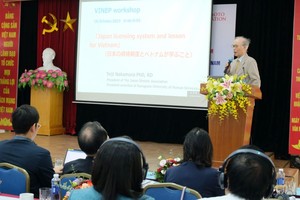 日本营养权威专家在研讨会上分享关于该国营养系学士的大学培训和研究生培训课程资讯。（图：黄明）