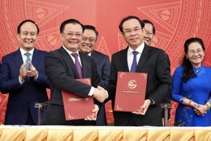 本市市委与河内市委签署合作计划备忘录。（图：友幸）