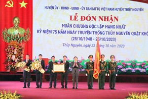 海防市水源县荣获一等独立勋章