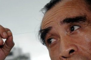 中老年男人50岁以后眉毛变长意味着什么？