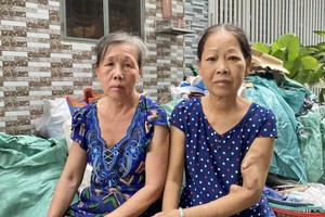 林禄梅（右）和三姑妈冯银凤。