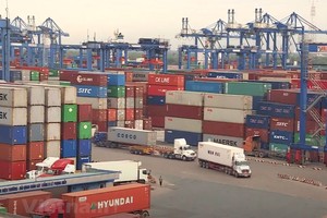 集装箱港口一隅。