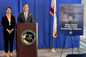 10月24日，美国加利福尼亚州总检察长罗布·邦塔（右）在美国旧金山就指控“元”公司社交平台伤害少年儿童出席新闻发布会。（图：新华社/AP）