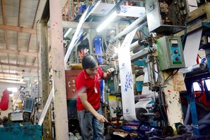 位于本市守德市吉莱工业区的南泰山进出口股份公司生产可降解包装。