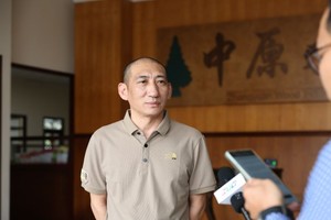 和善公司代表Hua Xue Zai先生