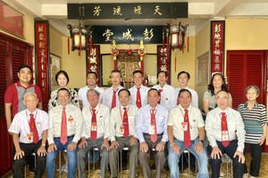 参拜后理监事同仁和宗亲合照。