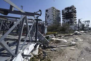 飓风“奥蒂斯”对墨西哥阿卡普尔科造成严重破坏。（图：AP）