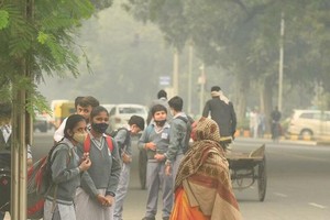 印度首都新德里教育局局长阿迪希·辛格5日在社交媒体宣布上述消息。她补充说，对6至12年级的中学生，学校可以选择转为线上教学。（图：新华社）