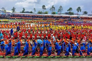滀臻龙舟竞赛每年吸引着上百万游客前来参观。