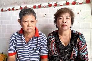 李虾仔（左）和外甥陈金莲。