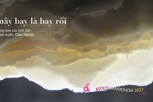 玲珊的首次个人展《过往烟云》。