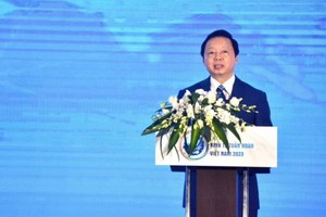 政府副总理陈红河在论坛上致辞。（图：工商报）