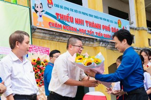 鸿庞中学90年培育人才