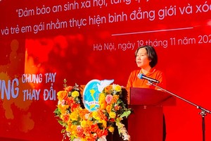 河内市妇联会主席黎金英在仪式上致辞。（图：新河内报）