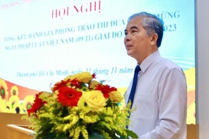 市人委会副主席吴明珠在会议上发表讲话。（图：琼英）