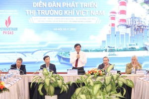 《西贡解放报》总编辑曾友锋在论坛上致词。（图：光福）