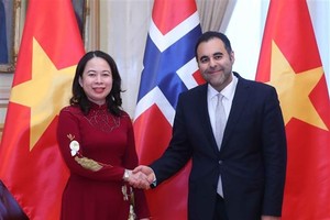 越南国家副主席武氏映春会见了挪威议会议长加拉哈尼。（图：越通社）