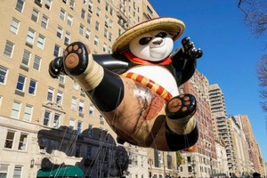 纽约举行感恩节大游行