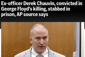 当地时间24日中午，因“跪杀”非裔男子乔治‧佛洛德而被定罪的美国白人前警察德雷克‧肖万在服刑监狱中被刺成重伤。（图：AP 报道截图）