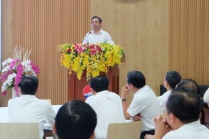 市委副书记阮福禄在开学仪式上发言。（图：秋红）