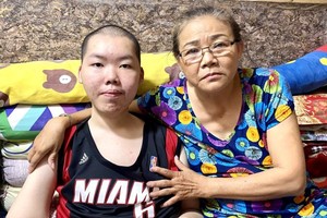 唐小梅和次子陈源发。