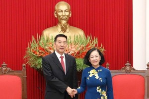 推动越中各阶层人民之间的交流