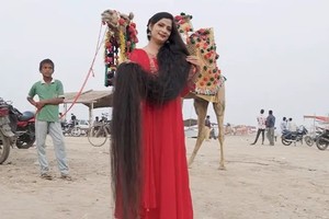 印度妇拥有长逾236厘米头发破纪录