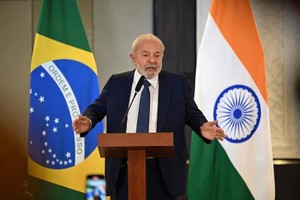当地时间9月11日，印度新德里举行的G20峰会闭幕后，巴西总统卢拉发表讲话。（图：新华社）