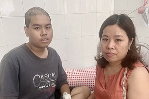 黎氏美容在院照顾儿子。