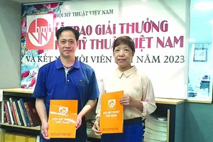 两华人画家获越南美术协会接纳为新会员