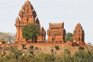 宁顺波克朗加莱塔列入国家艺术建筑遗迹，装饰许多独特的占婆族陶瓷图案。